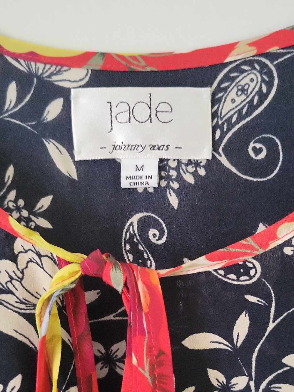 Johnny Was Jade Navy Floral Tie-Neck Women's Top 100% Silk - Picture 4 of 7